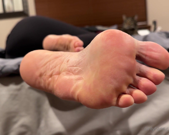 SoleMate91 aka solemate91 OnlyFans - It turns me on to make my husband strip off my socks for you to get