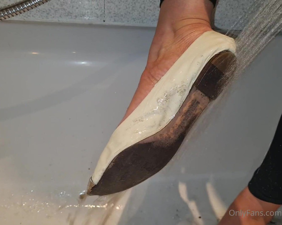 Kats Worn Heels aka katswornheels OnlyFans - Giving my white flats a little rinse, who would drink this dirty water