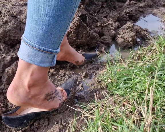 Kats Worn Heels aka katswornheels OnlyFans - That amazing sound as they sink into the deep sticky mud