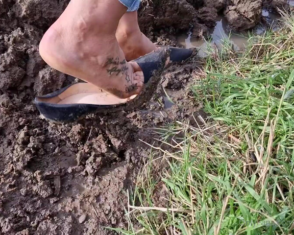 Kats Worn Heels aka katswornheels OnlyFans - That amazing sound as they sink into the deep sticky mud