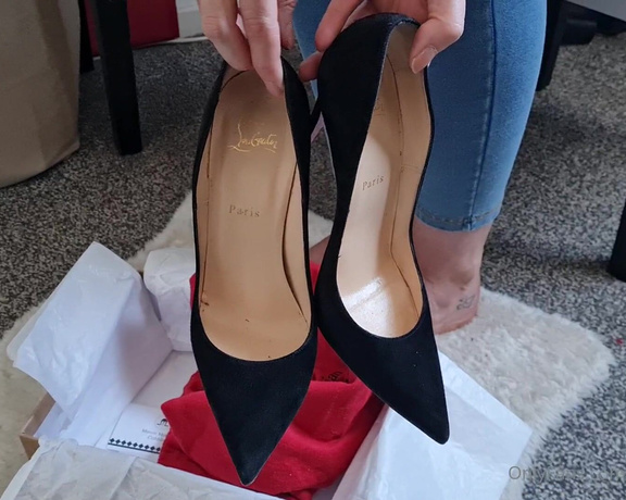 Kats Worn Heels aka katswornheels OnlyFans - Showing off a pair of my almost new gifted Suede So Kates I told this disobedient