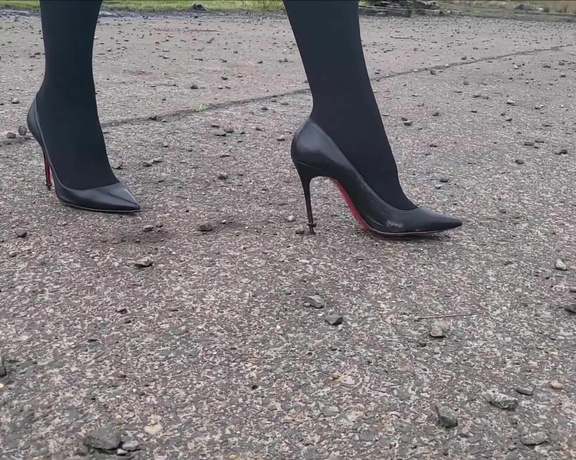 Kats Worn Heels aka katswornheels OnlyFans - Just walking in Louboutin Kate 100 nail heels