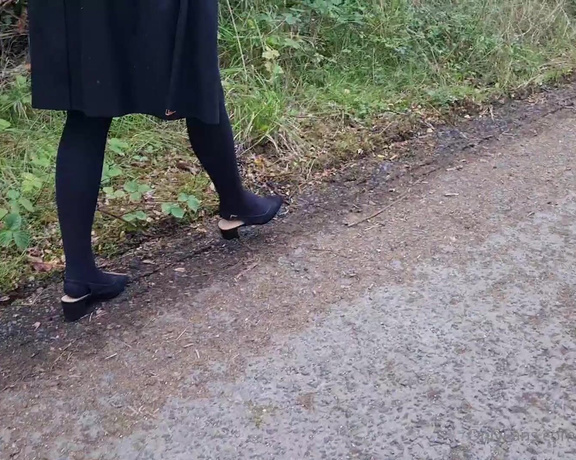 Kats Worn Heels aka katswornheels OnlyFans - NOW SOLD Watch me out for a country walk in my slingback heels, getting them nice