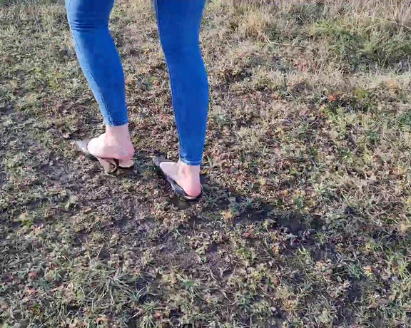 Kats Worn Heels aka katswornheels OnlyFans - Candid clip of me walking in my pointy black slingback flats The straps have fallen off,