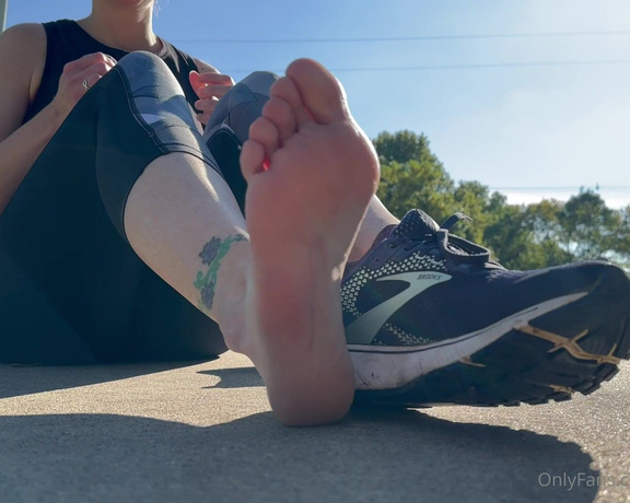 SoleMate91 aka solemate91 OnlyFans - Feels so good to take my shoes and socks off outside after a long run