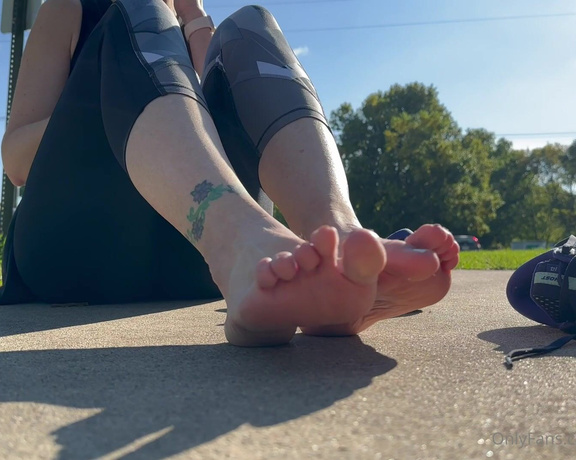 SoleMate91 aka solemate91 OnlyFans - Feels so good to take my shoes and socks off outside after a long run