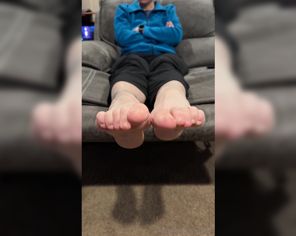SoleMate91 aka solemate91 OnlyFans - Scootch up closer… I’m going to slip these socks off and rub my bare, stinky feet