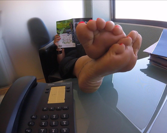 Classy Feet - Classy Feet - Teasing At The Office (Сlips4sale)