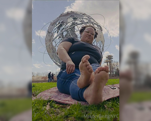 Lucy Beast NYC aka mslucybeastnyc OnlyFans - Some toe scrunching, foot and crossed ankle rubbing during a nice NYC day Perfect opportunity for