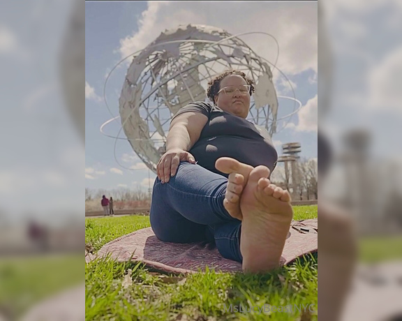 Lucy Beast NYC aka mslucybeastnyc OnlyFans - Some toe scrunching, foot and crossed ankle rubbing during a nice NYC day Perfect opportunity for