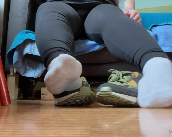 Lucy Beast NYC aka mslucybeastnyc OnlyFans - Extended sneaker & sock removal paired with toe wiggles and some scrunches