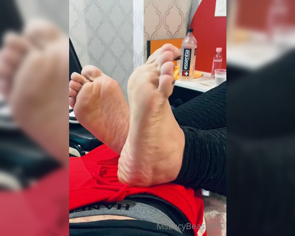 Lucy Beast NYC aka mslucybeastnyc OnlyFans - Casually wiggling my thick meaty wrinkly soles and toes