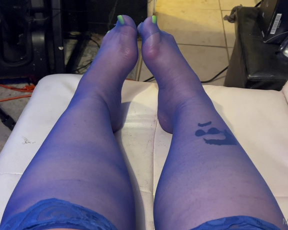 Lucy Beast NYC aka mslucybeastnyc OnlyFans - Nylon ankle crossing and nylon pic set