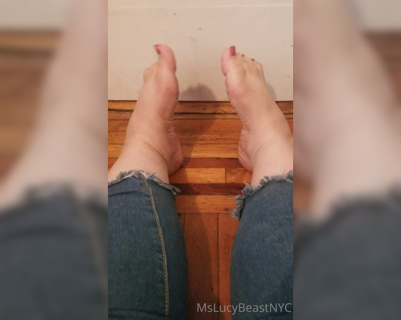 Lucy Beast NYC aka mslucybeastnyc OnlyFans - Tight toe scrunching, wiggles and toe spreads …don’t judge me on the red polish this