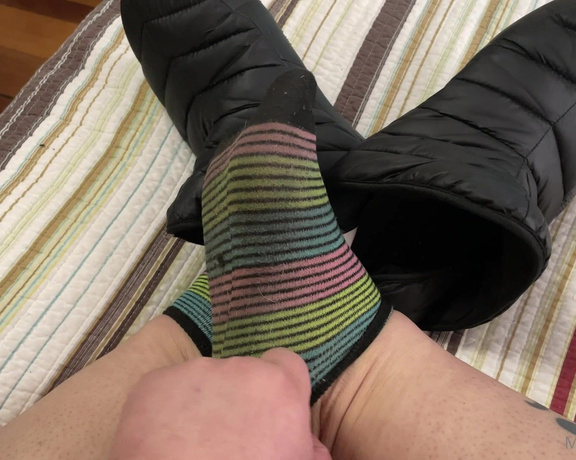 Lucy Beast NYC aka mslucybeastnyc OnlyFans - Here’s me peeling off my sweaty, smelly, moist socks of my stinky feet, and another feature