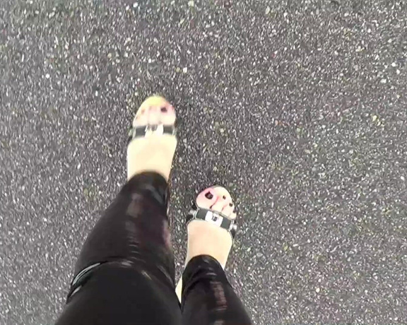 Madiheels aka madiheels OnlyFans - A walk in latex leggings and very sexy high heels