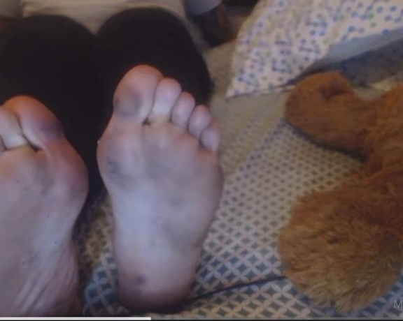 Lucy Beast NYC aka mslucybeastnyc OnlyFans - Dirty soles and toe wiggles for my dirty foot boys