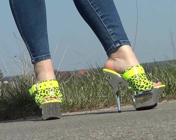 Madiheels aka madiheels OnlyFans - Neon heels video
