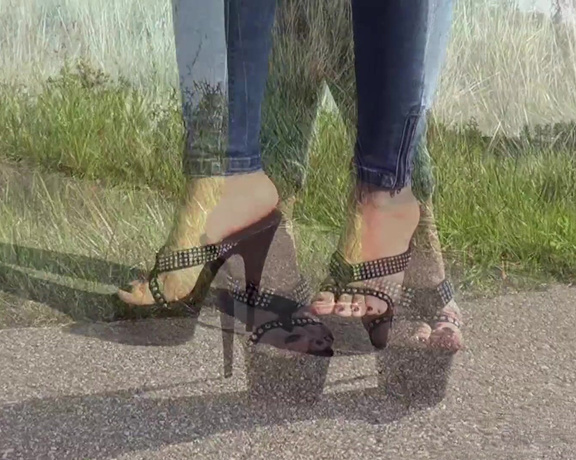 Madiheels aka madiheels OnlyFans - 6inch high heel flip flops  do You like this type of footwear