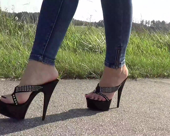 Madiheels aka madiheels OnlyFans - 6inch high heel flip flops  do You like this type of footwear