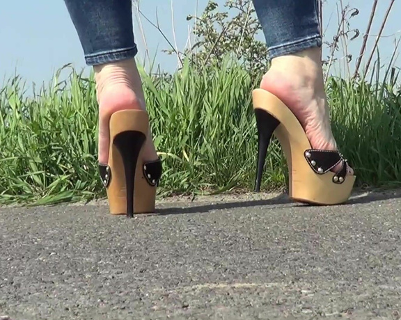 Madiheels aka madiheels OnlyFans - Walk in sexy Gianmarco Lorenzi high heels