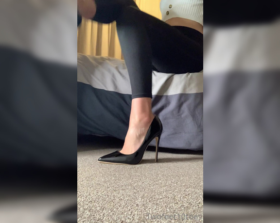 Miss Emma Rose aka emmaemmarose OnlyFans - What do you think to my new heels Do they make you Listen to message
