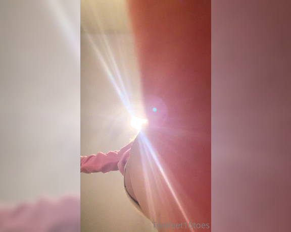 Miss Emma Rose aka emmaemmarose OnlyFans - Hi down there I’m about to leave my footprint on your face