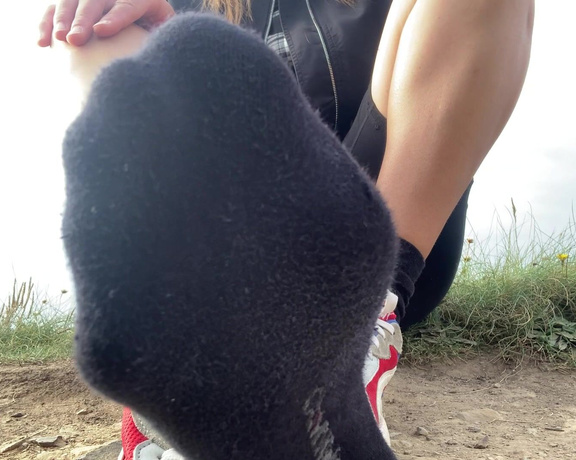 Miss Emma Rose aka emmaemmarose OnlyFans - Sweaty feet after a 2 hour coastal walk, had a brake and took my shoes and