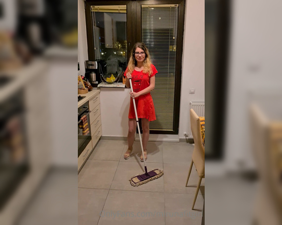 Miruna Fit Girl aka mirunafitgirl OnlyFans - ROLEPLAYPart II Me as a Housekeeper cleaning the kitchen and being dissatisfied