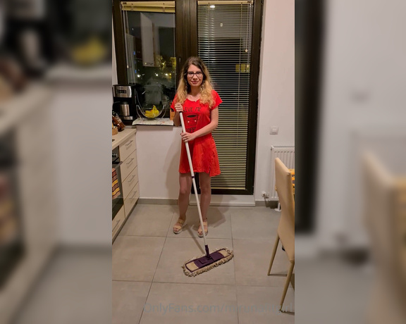 Miruna Fit Girl aka mirunafitgirl OnlyFans - ROLEPLAYPart II Me as a Housekeeper cleaning the kitchen and being dissatisfied
