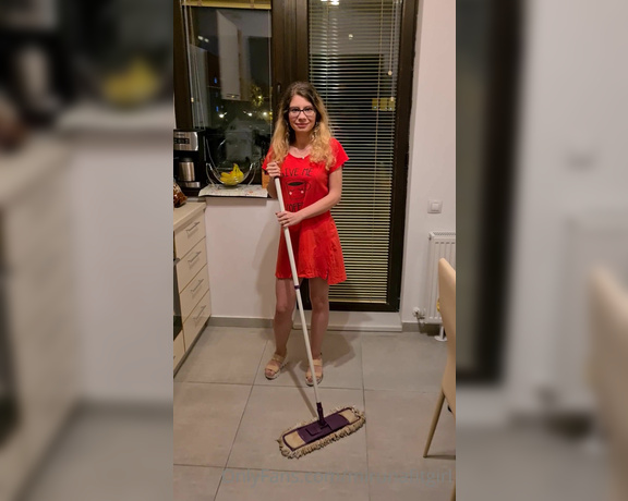 Miruna Fit Girl aka mirunafitgirl OnlyFans - ROLEPLAYPart II Me as a Housekeeper cleaning the kitchen and being dissatisfied