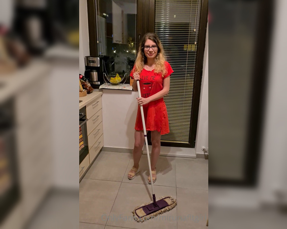 Miruna Fit Girl aka mirunafitgirl OnlyFans - ROLEPLAYPart II Me as a Housekeeper cleaning the kitchen and being dissatisfied
