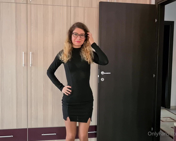 Miruna Fit Girl aka mirunafitgirl OnlyFans - RoleplayWoman showing her body in pantyhose and short dress at her house in her bedroom
