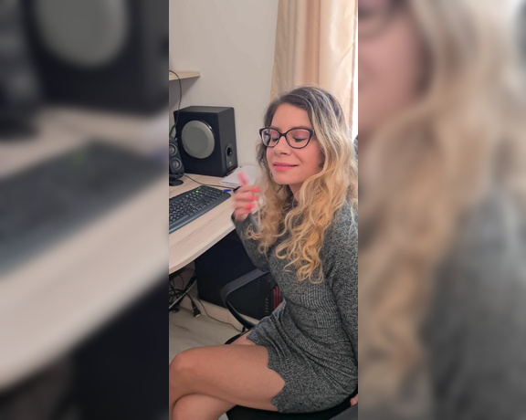 Miruna Fit Girl aka mirunafitgirl OnlyFans - ROLEPLAY PART I  Me as a Secretary on my usual day of work and talking