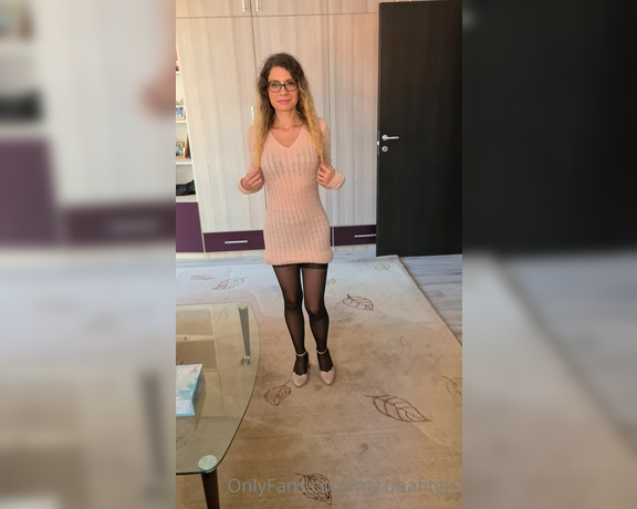 Miruna Fit Girl aka mirunafitgirl OnlyFans - Video of Me showing my Body in black pantyhose and mini dress