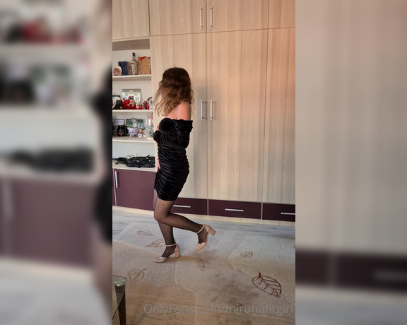 Miruna Fit Girl aka mirunafitgirl OnlyFans - When you want to dance and suddenly somebody interrupted you @fitmandan