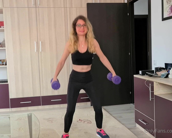 Miruna Fit Girl aka mirunafitgirl OnlyFans - ROLEPLAY Introducing myself as a Fitness Girl doing some exercises