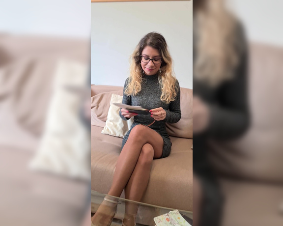 Miruna Fit Girl aka mirunafitgirl OnlyFans - ROLEPLAY PART II  Me as a Secretary taking a break and checking out