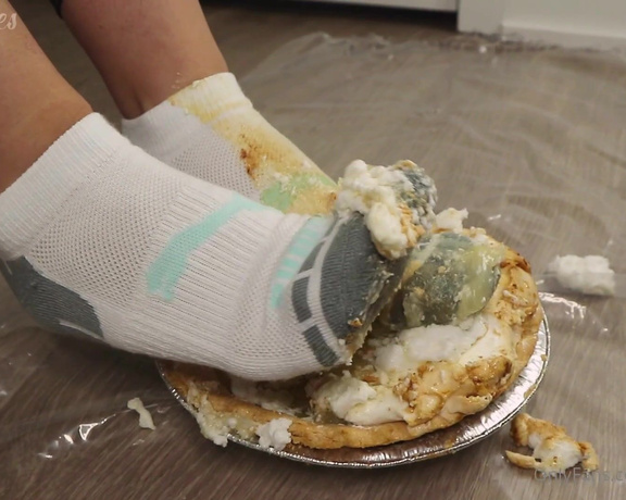 OnlySockies aka onlysockies OnlyFans - Pie Smashing With Socks