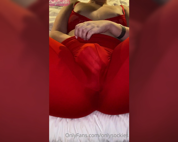 OnlySockies aka onlysockies OnlyFans - Play with me! old video)