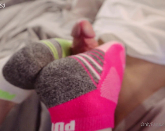 OnlySockies aka onlysockies OnlyFans - Love Ending His Day With A SockJob!