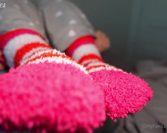 OnlySockies aka onlysockies OnlyFans - My Fuzzy Socks Are The Perfect Valentine Surprise! IM BACK!! Finally feeling better and ready