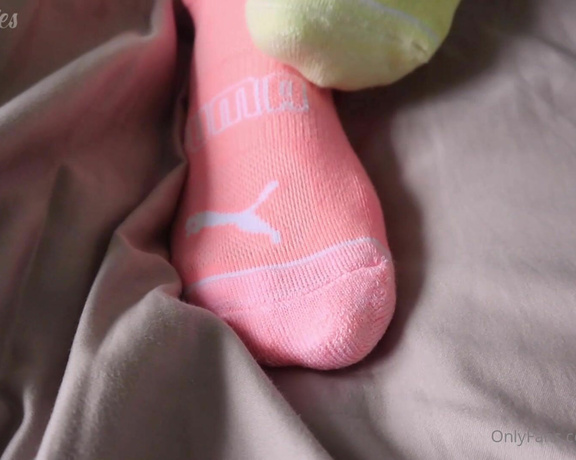 OnlySockies aka onlysockies OnlyFans - Dildo sock play! First Time)