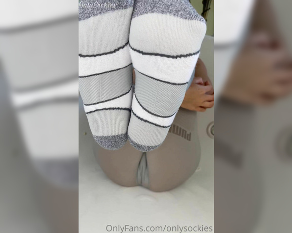 OnlySockies aka onlysockies OnlyFans - My Wet Sock Kink  Worship, Footplay, Wet Fetish)