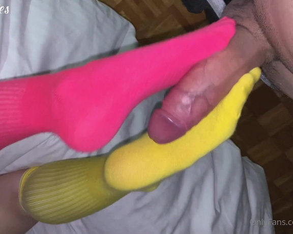 OnlySockies aka onlysockies OnlyFans - Cheerleader Gives Sockjob Full Video)