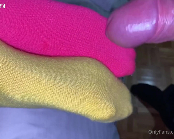 OnlySockies aka onlysockies OnlyFans - Cheerleader Gives Sockjob Full Video)