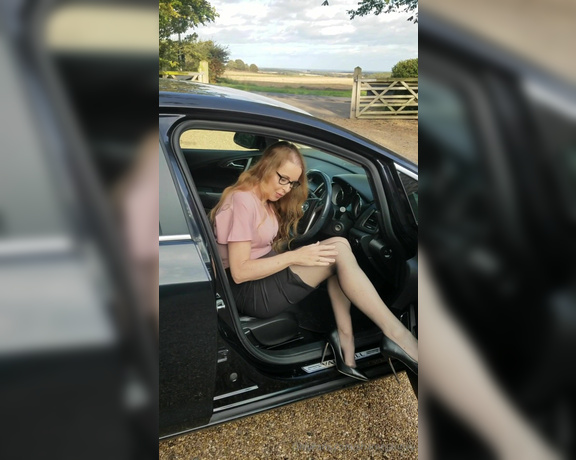 Sharon Janney aka sharonjanney OnlyFans - Feeling cheeky in my car  Remember to message me for custom videos to buy xxxx