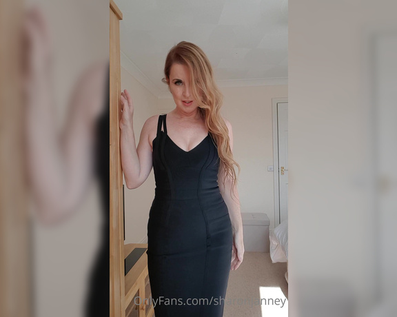 Sharon Janney aka sharonjanney OnlyFans - Classy black dress, Dont forget to message me for videos to see a bit more,x