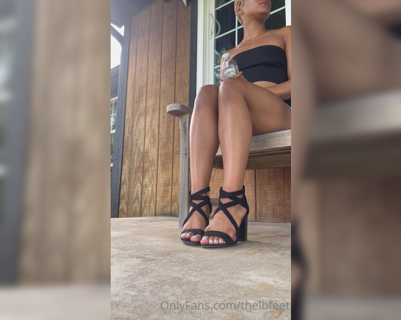 TheLBfeet aka thelbfeet OnlyFans - You already know I love a public tease watching you get excited while we’re outside