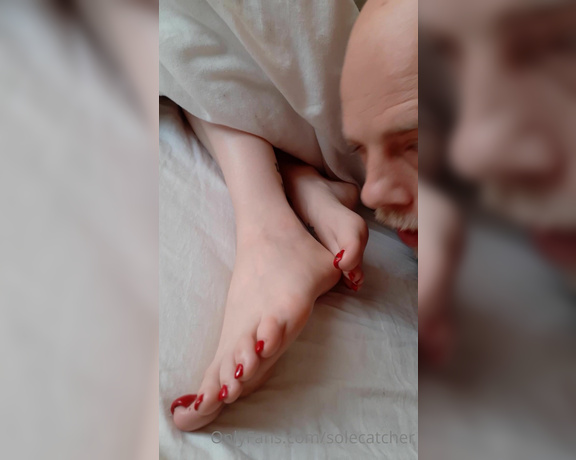 GreatBritishFeet aka solecatcher OnlyFans - Good Morning fans here are x2 clips of @camilla tootsie sexy hot feet in bed